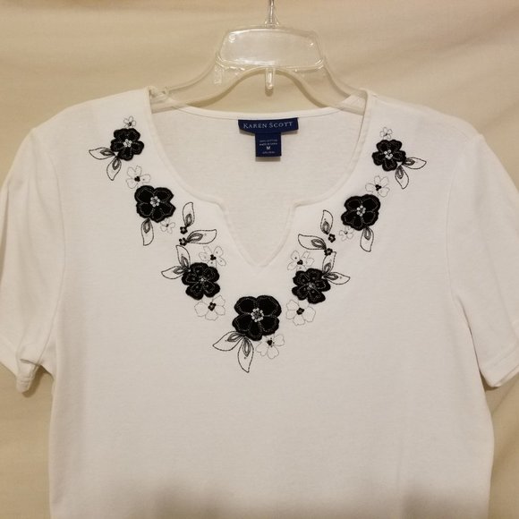 Karen Scott White Blouse Embellished with Embroidered Blue Flowers  Medium - Picture 3 of 4